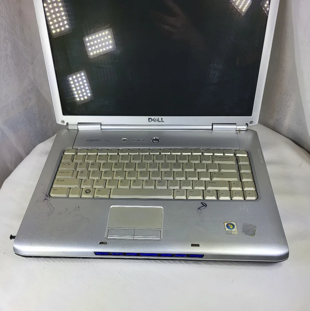Parts Only or Repair Dell Inspiron 1521 Laptop Gloss White